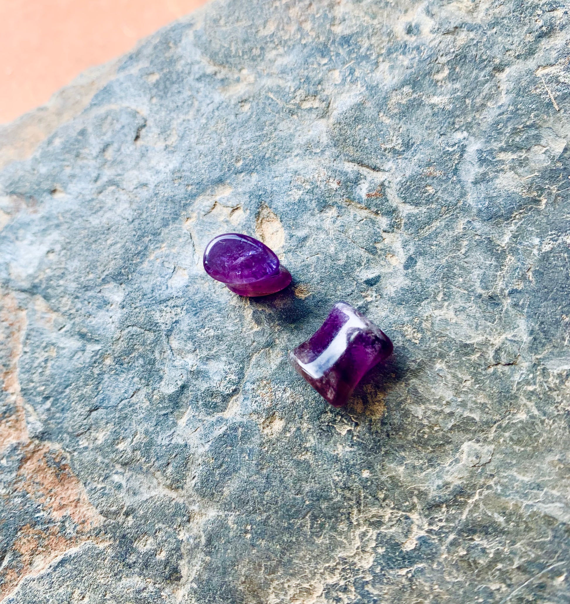 Amethyst Quartz Plugs 6mm: Natürliche Eleganz - DreadLocos Shop