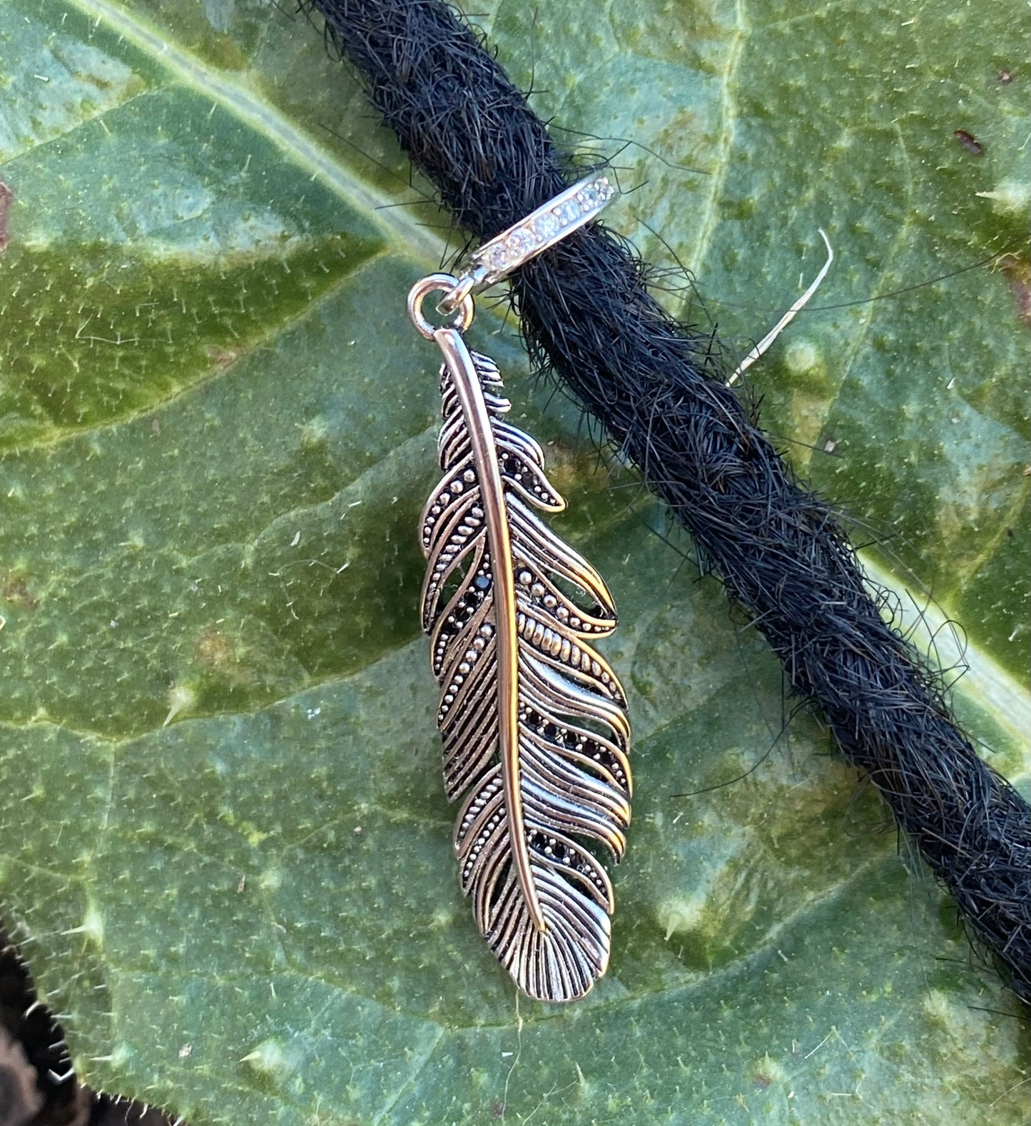 Nakimani Feder-Anhänger – 925er Silber mit Strass