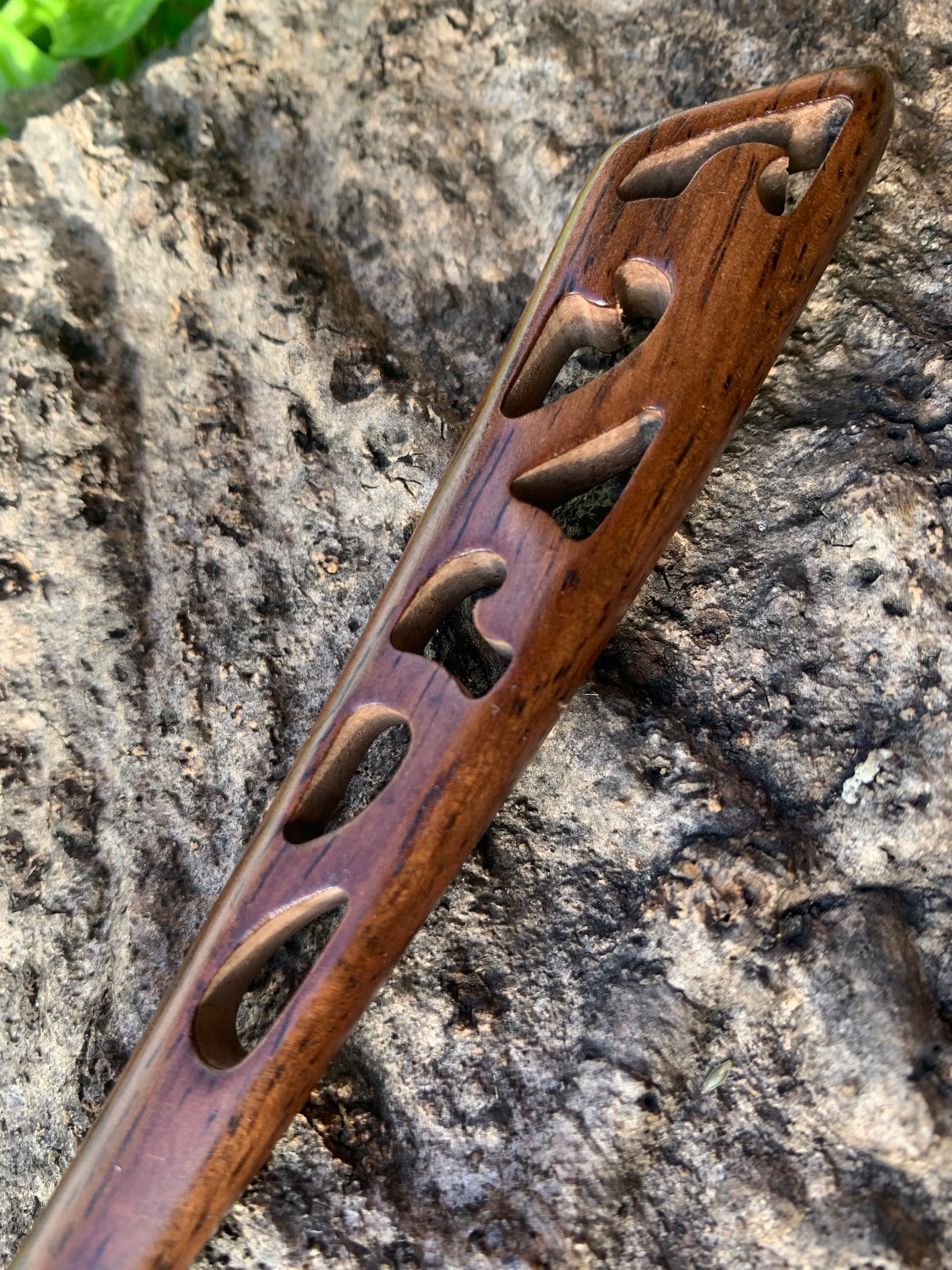 Lamaní Doppel Häkelnadel  (braunes Sandelholz) - DreadLocos Shop