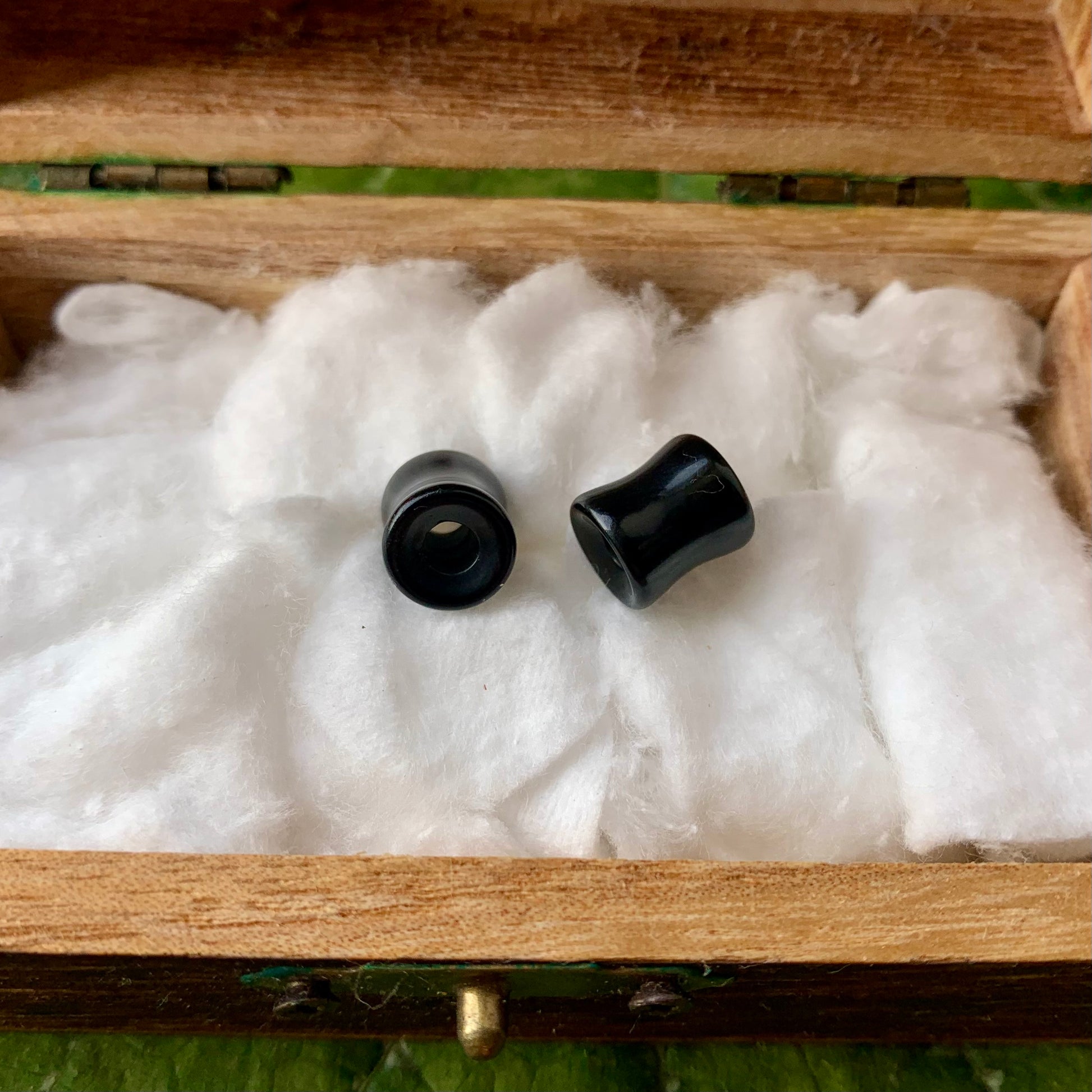 Schwarzer Onyx Plugs 8mm - DreadLocos Shop