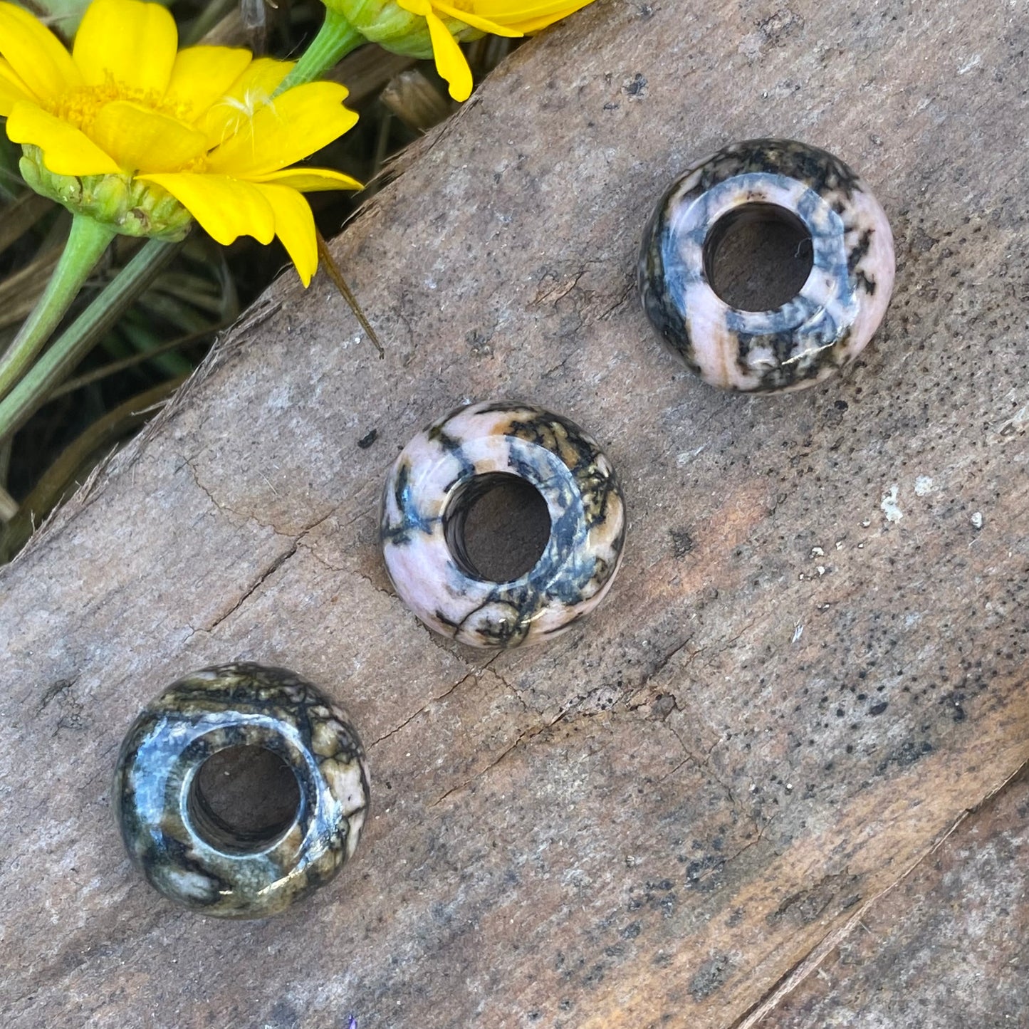 Nakimani Perle Black Rhodonite – Natürlicher Stein für Dreads