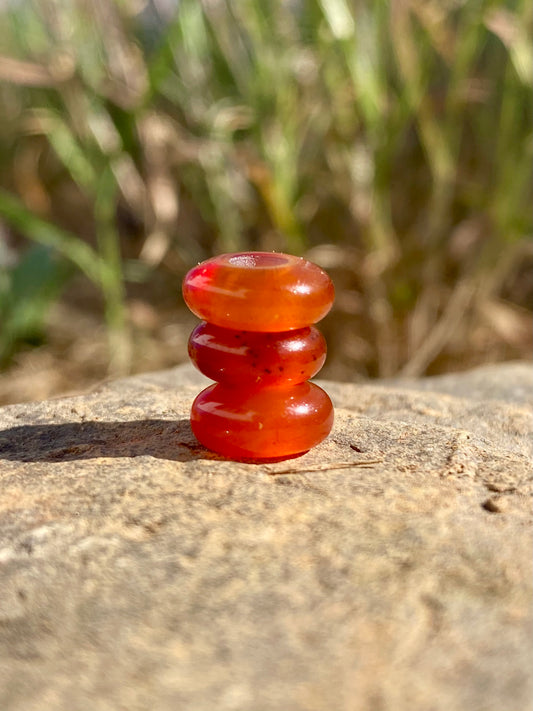 3 red Agate-Perlen