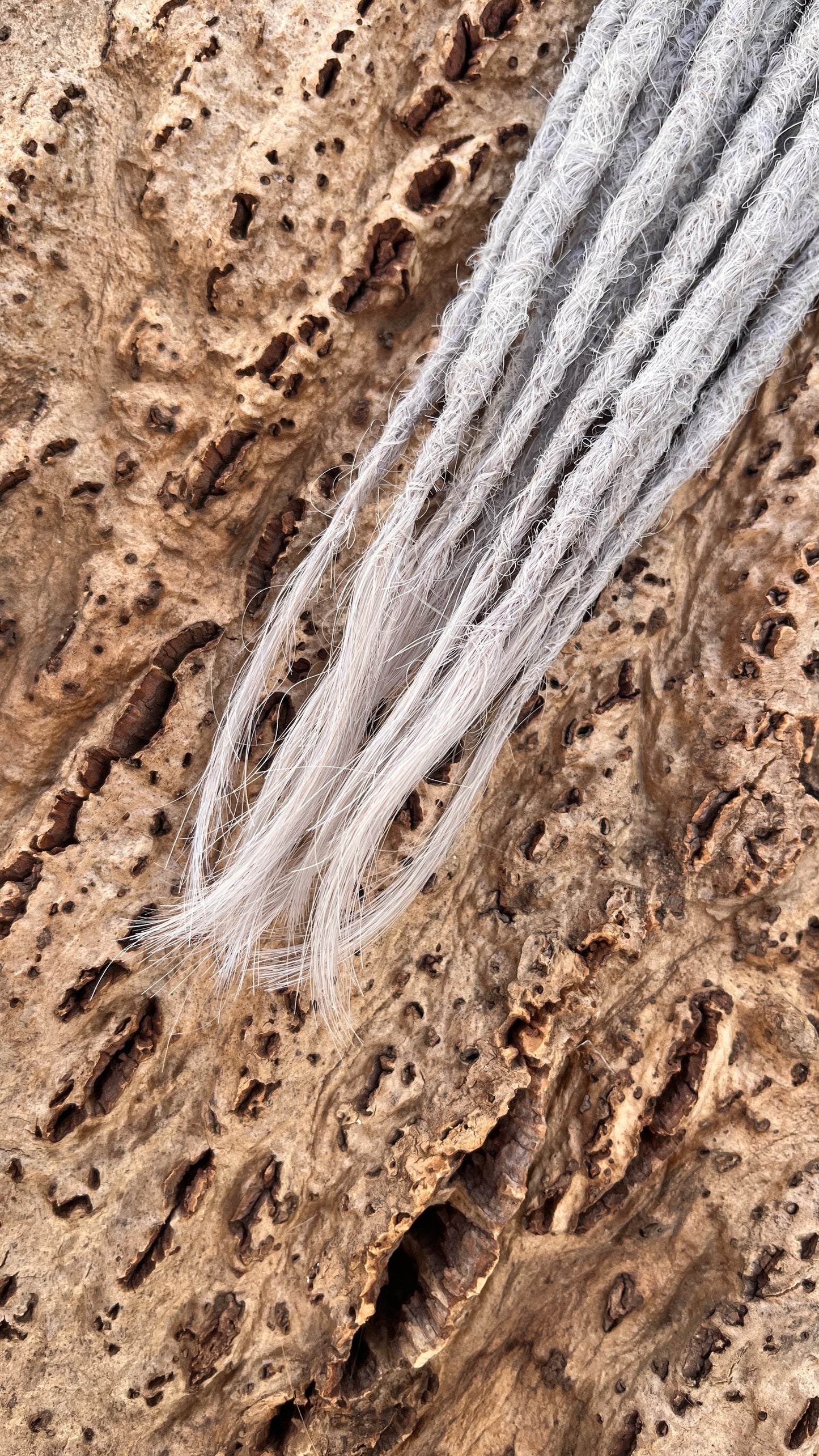 10 Europäische Echthaar Dreadlocks in Natural Grau #A02