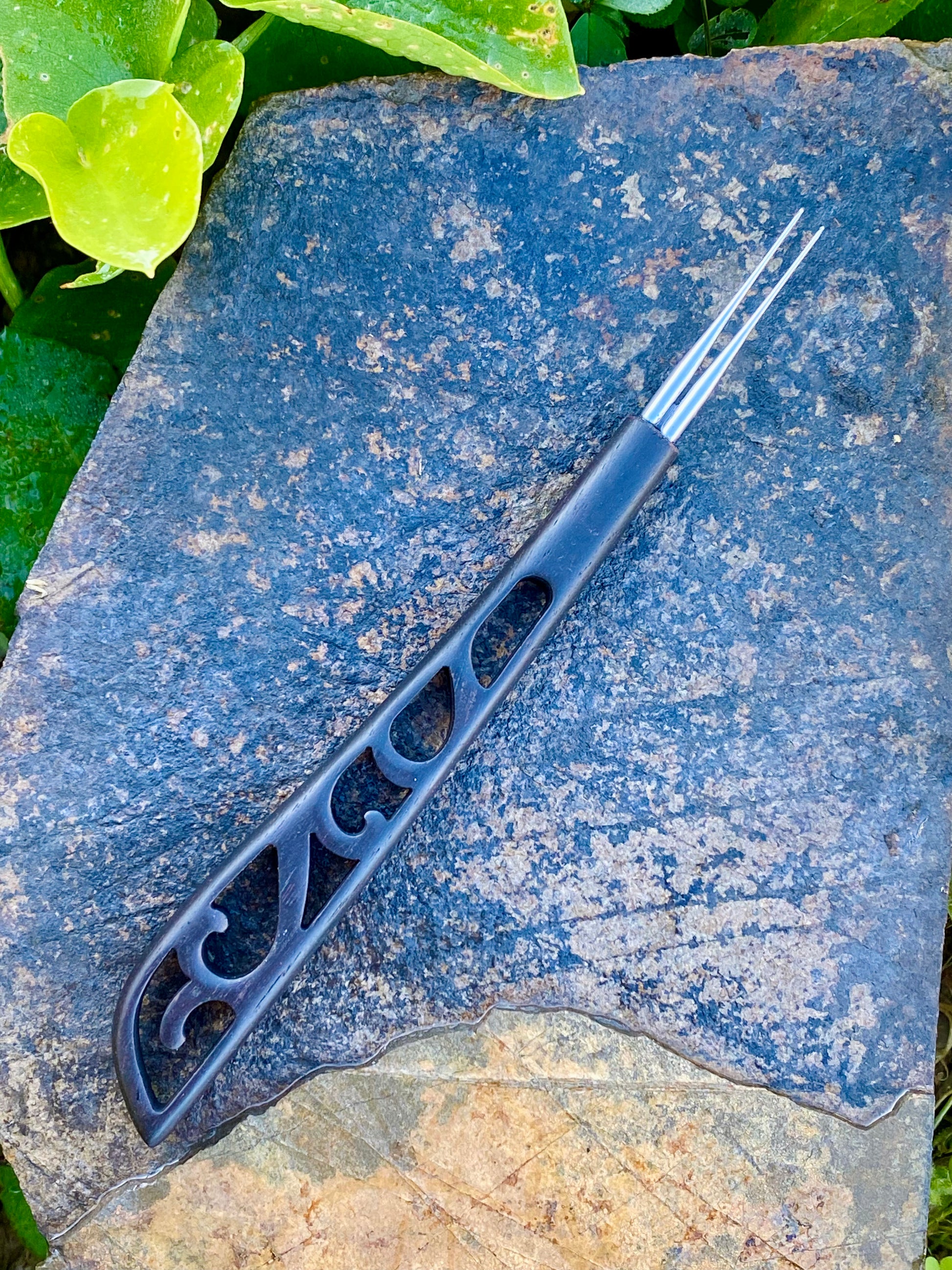 Lamaní Doppel Häkelnadel  (Ebenholz) available 27/3 - DreadLocos Shop