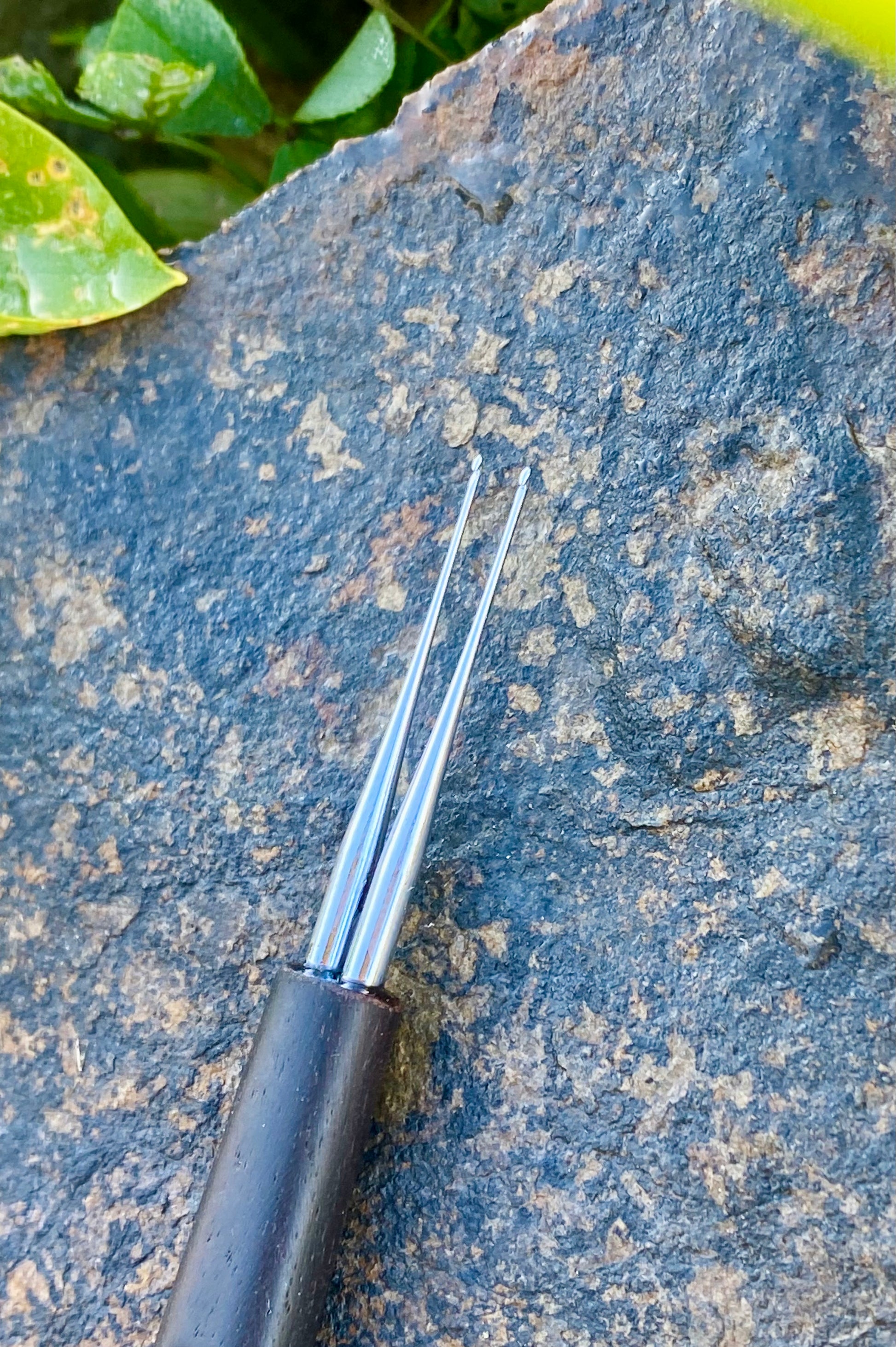Lamaní Doppel Häkelnadel  (Ebenholz) available 27/3 - DreadLocos Shop