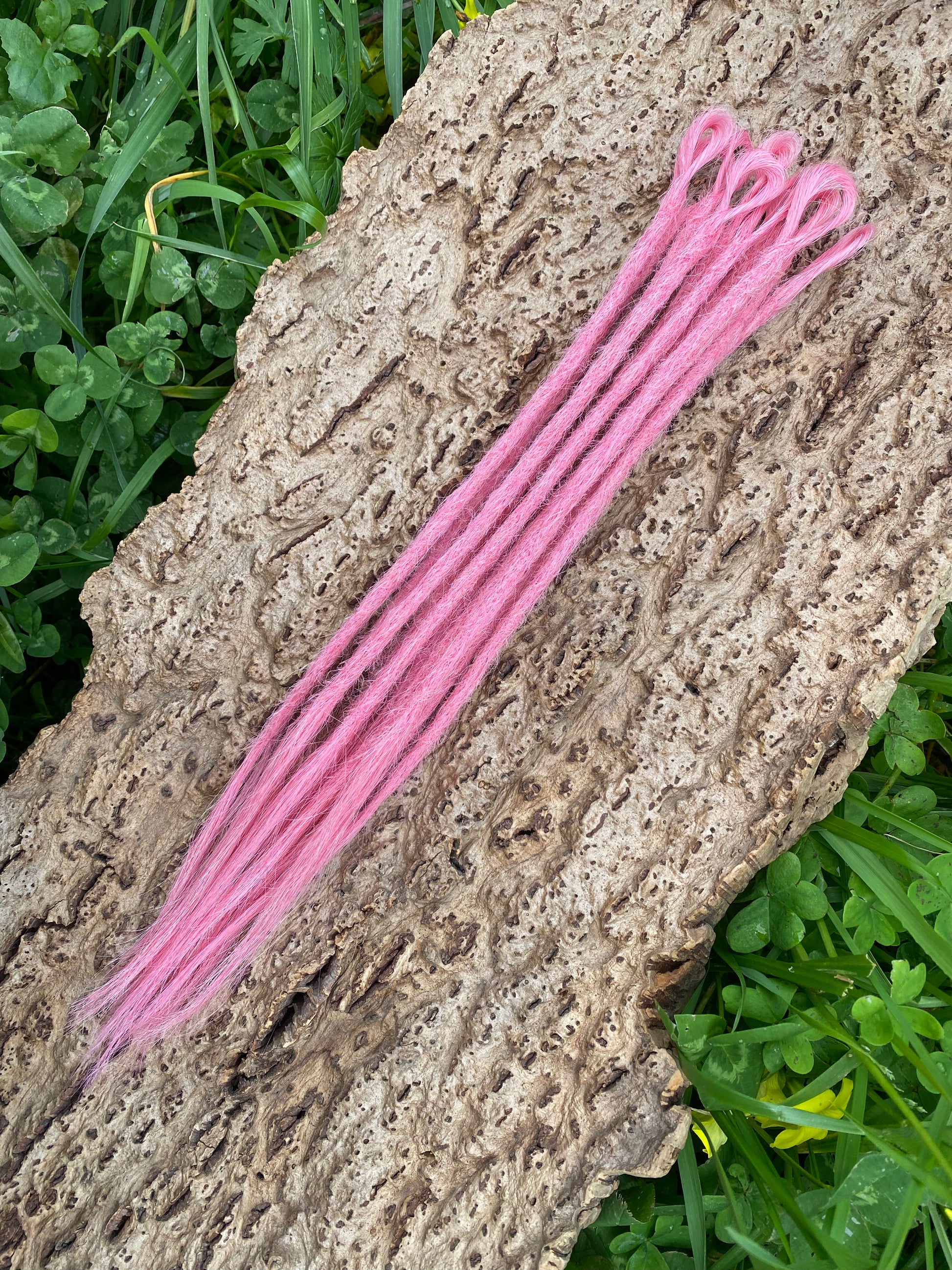 10 Europäische Echthaar Dreadlocks in Pure Pink #P4 - DreadLocos Shop