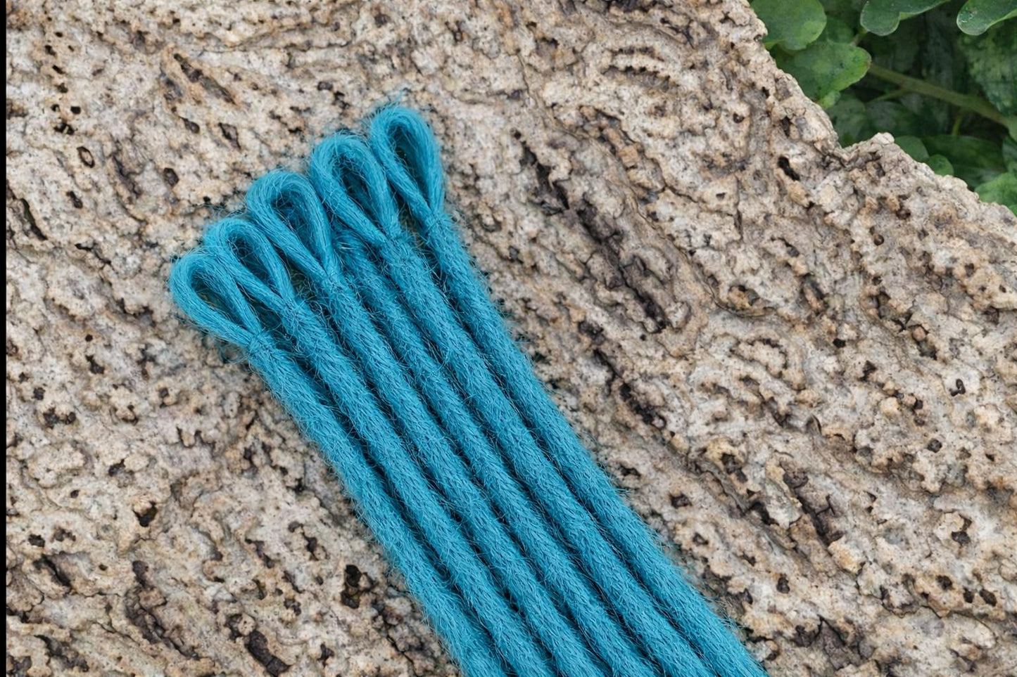 10 Europäische Echthaar Dreadlocks in Peppermint Blue - DreadLocos Shop
