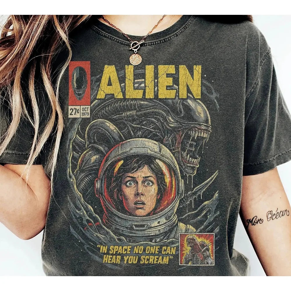 Retro Alien Movie 1979 Comic T-shirt Pure Cotton Woman